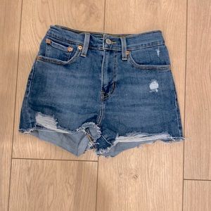 Levi’s denim shorts size 25
